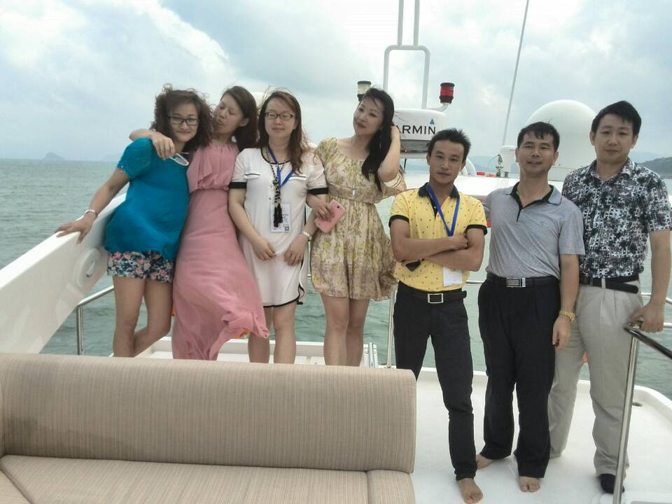 在南(nán)海遊艇上