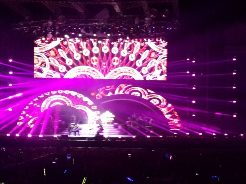 深圳會計師事務所職工(gōng)和清華博商會同學一起出席齊秦演唱會