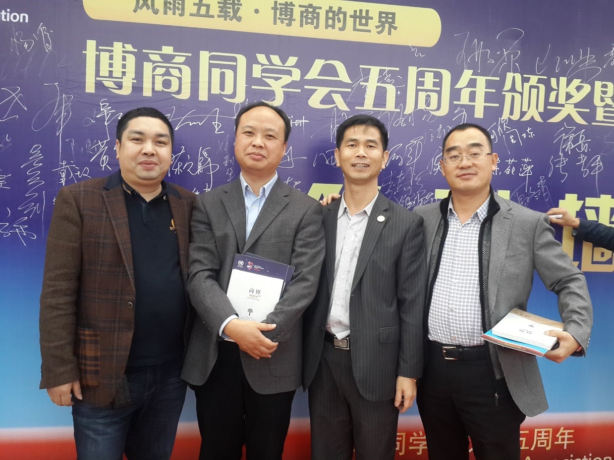 清華大(dà)學校(xiào)園合影(yǐng)