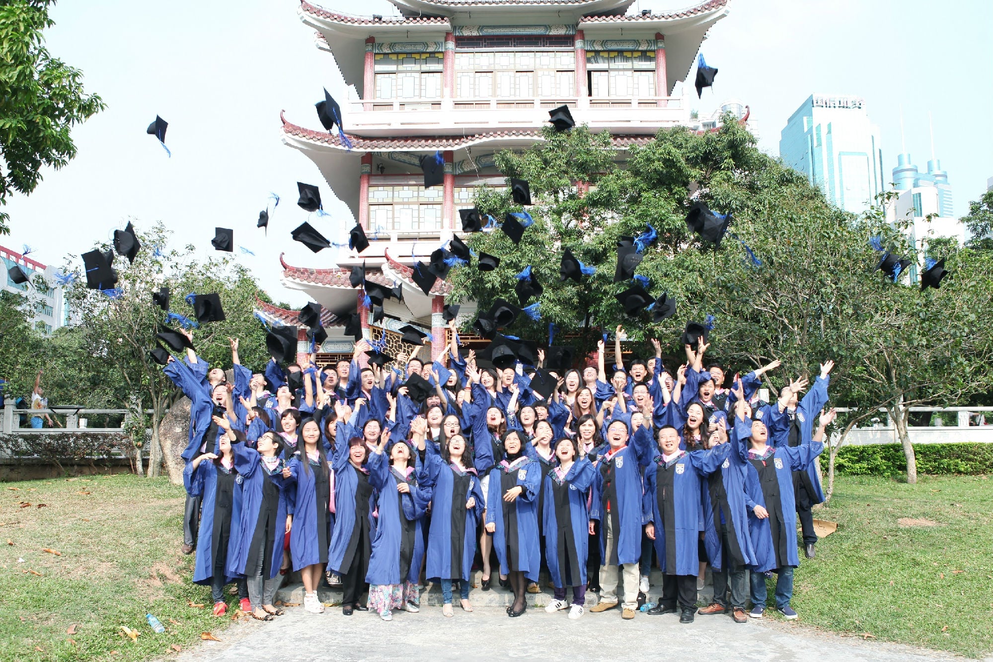 上海财經大(dà)學碩士學位深圳班畢業典禮舉行